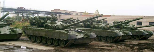 Танки Т-80БВ после капитального ремонта.