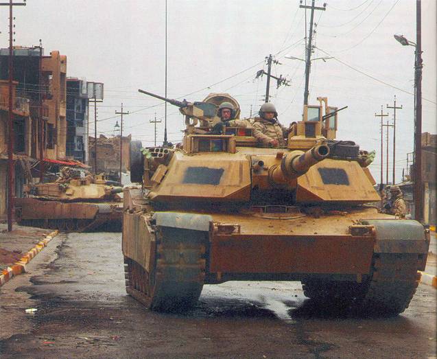 Танки М1А1, М1А2 "Абрамс" во время патрулирования охраняемых районов в Ираке (май – июль 2005 г.)