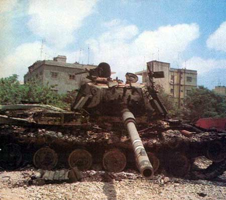Подбитый израильский танк «Мегах» с динамической защитой «Блайзер».