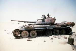 Танки Т-72М, уничтоженные иракскими танкистами при отступлении (1991 г., операция «Буря в пустыне»)