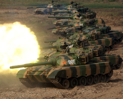 На фото – танки "тип 96" НОАК, слева – модернизированные танки "тип 96А".