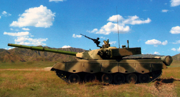 На фото танк "тип 96А" с усиленной защитой приамбразурной зоны и прожекторами радиоэлектронного противодействия.