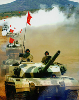 На фото – танки "тип 96" НОАК, слева – модернизированные танки "тип 96А".