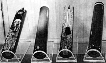 Разрезы первоначальных 50-мм боеприпасов воздушного взрыва Supershot (слева), кинетического действия (в центре), разработанных для 35/50-мм пушки Rh 503 фирмы Rheinmetall.