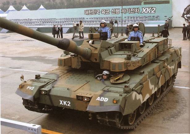 Второй предсерийный танк К2 Black Panther 
во время официального представления в марте 2007 года.
