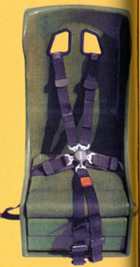 Рис. 15. Французская компания Timoney разработала специальное сиденье, оснащенное противоминной подушкой безопасности, сокращающей воздействие от взрыва на спину человека