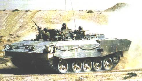 Рис. 2. БМП (IFV) требуются высокие уровни бронирования для обеспечения пехоте такой же степени защиты, как у танковых экипажей. Израильская БМП Achzarit является одной из всего двух БМП с броней, сравнимой с броней танков