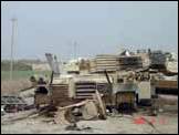 Танк М1А1, подбитый возле Багдадского аэропорта.