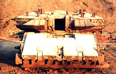 Носовой защитный модуль украинского танка Т-84 после воздействия ПТС