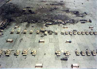 Остатки танков на базе складе «Кэмп-Доха»