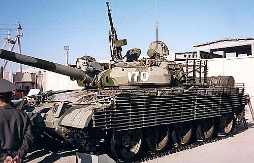 Т-62М оборудованный решетчатыми противокумулятивными экранами