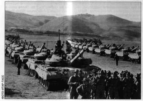 Подразделение 24-го гвардейско¬го танкового полка, выведенно¬го с территории Афганистана. Кушка, 18 октября 1986 года