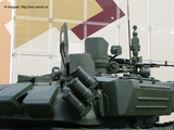  
Установка ДЗ на башне аналогична Т-72Б3. У наводчика установлен многоканальный прицел «Сосна-У» разработанный белорусским ОАО «пеленг». 