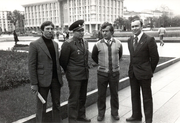 Киев, сентябрь 1981. Слева направо: Смоляков Василий (ХКБМ), Бобряков
Алексей (Кубинка), Гошков В.И. (ХКБМ), Коробко Алексей, (ХКБМ).
