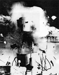 Рис. 9. Баллистические ракеты весьма уязвимы от воздействия лазерного оружия, как показано на этом изображении ускорителя ракеты ATLAS, уничтожаемого перспективным химическим лазером, работающим в средней ИК-области спектра (MIRACL).